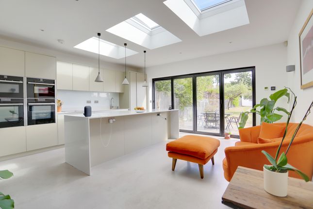 143, Arlington Road, Southgate photo 2