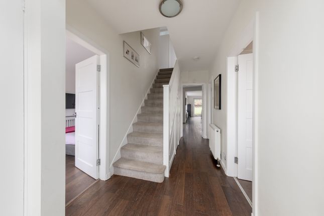8 Redford Loan, Colinton photo 2