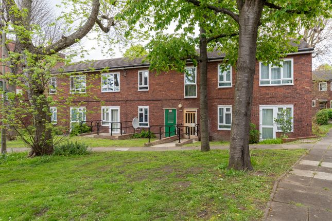 Thumbnail Flat for sale in Newnes Path, Putney