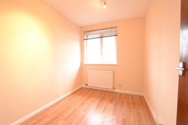 8, Hadrian Court, Barnet photo 4