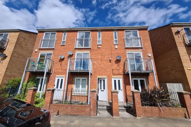 Town house to rent in St. Wilfrids Street, Hulme, Manchester.