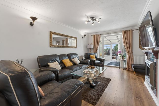 4, Brackenhill Close, Northampton photo 2
