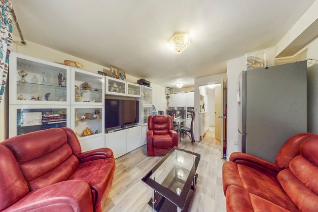 14, Wraysbury Drive, West Drayton photo 2