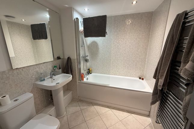 Flat 1, 12, Summerlin Drive, Milton Keynes photo 5
