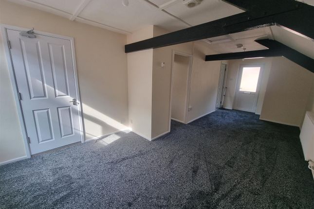 Flat 7, 10-11 Market Place, Coleford photo 4