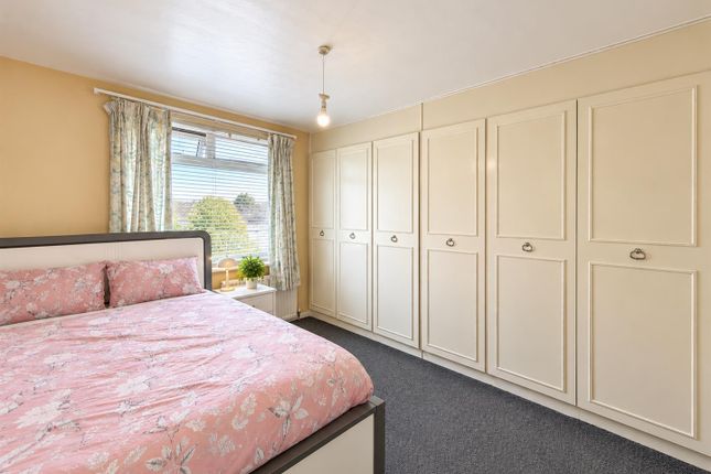 38, Hogarth Gardens, Hounslow photo 4