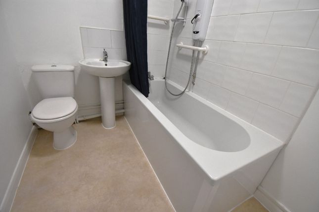 170, Southcoates Avenue, Hull photo 5