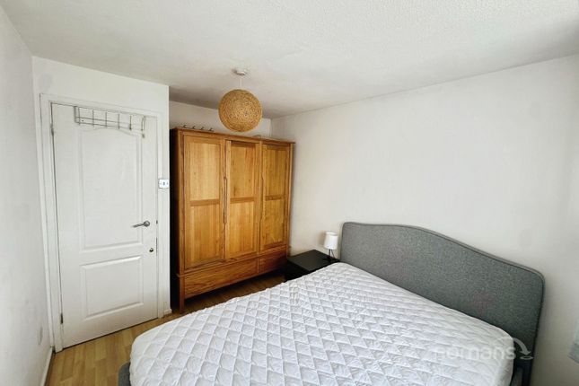 Room 2,, 3, Arncliffe, Berkshire photo 2