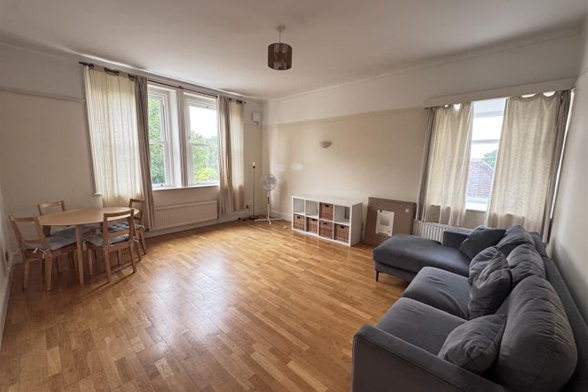 Flat 4, 20, Oakleigh Park South, London photo 3