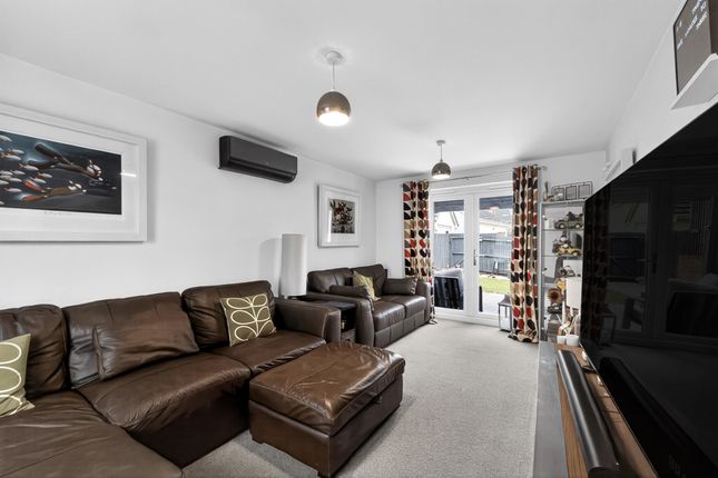 26, Pen Y Berllan, Bridgend photo 2