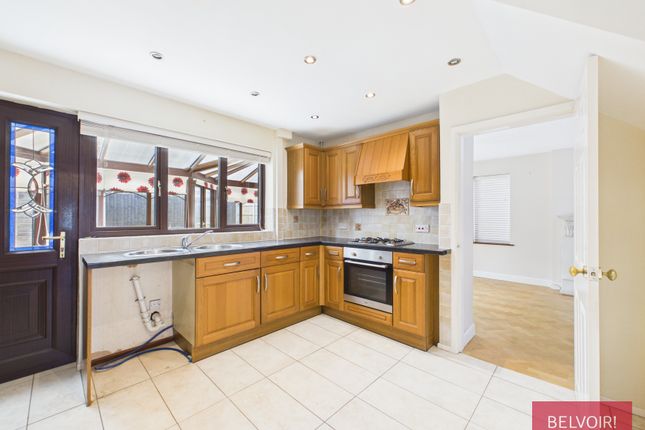 8, Woodside Court, Rhostyllen photo 4