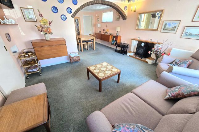 3, Appleton Drive, Great Yarmouth photo 3