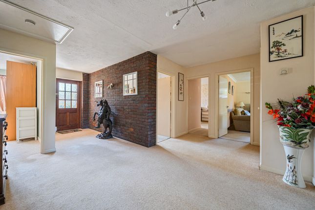 137, Nash Grove Lane, Wokingham photo 2