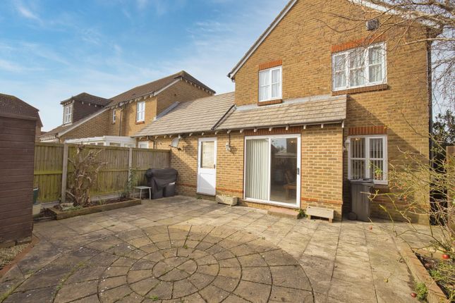14, Mariners Lea, Kent photo 4