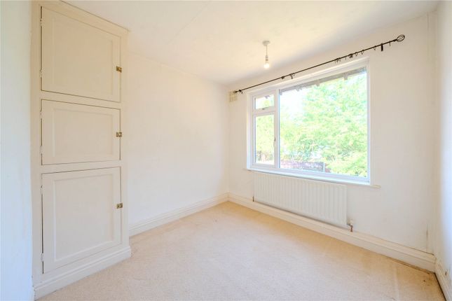 5, Troydale Grove, West Yorkshire photo 4