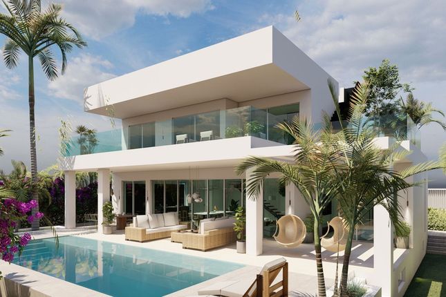 Villa for sale in San Pedro Alcantara, Marbella Area, Costa Del Sol