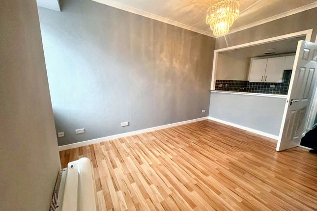 Thumbnail Flat to rent in Bruce Street, Clydebank, West Dunbartonshire