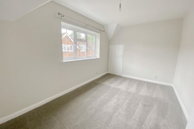 2, Belmont Mews, Camberley photo 4