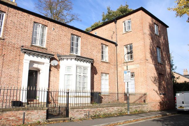 Thumbnail Flat to rent in St. Pauls Square, York