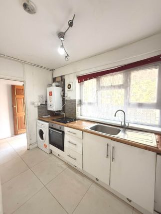 Baird Avenue, Southall photo 3
