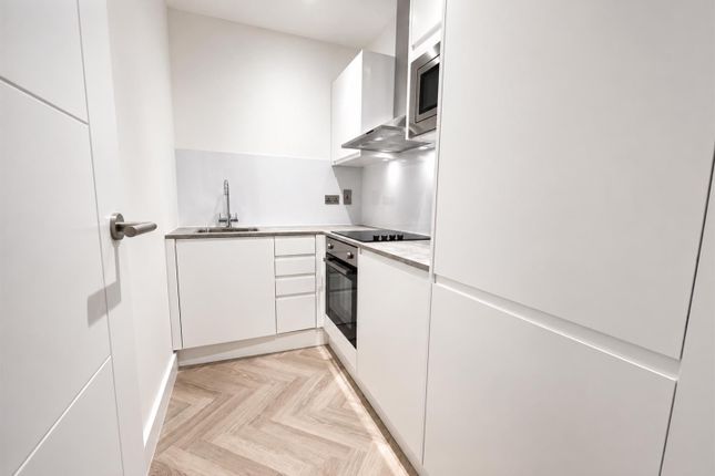 37, Oakley Place, Fleet photo 4
