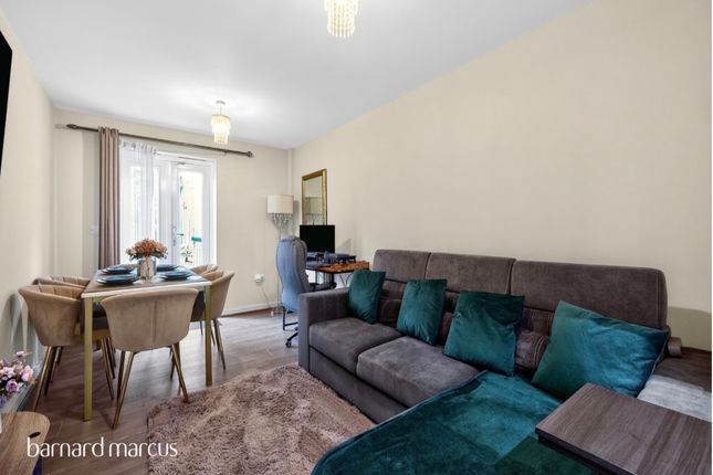 6, Beaumaris Gardens, London photo 4