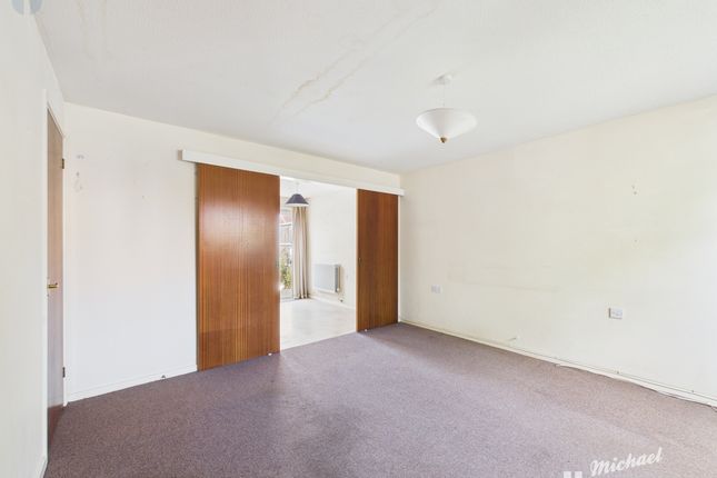 14 Bracken Way, Aylesbury photo 2