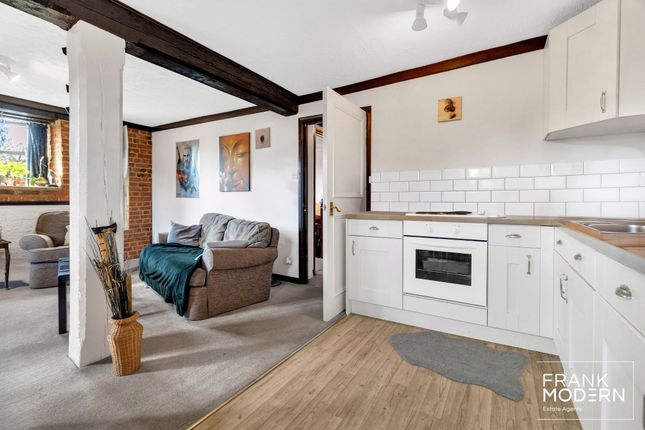 6 Garners Wharf West Bank, Spalding photo 2