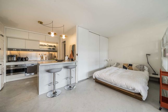 Flat 24, John Trundle Court, Barbican, London photo 3