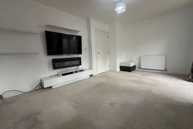 15, Lady Royd Close, BRADFORD photo 5