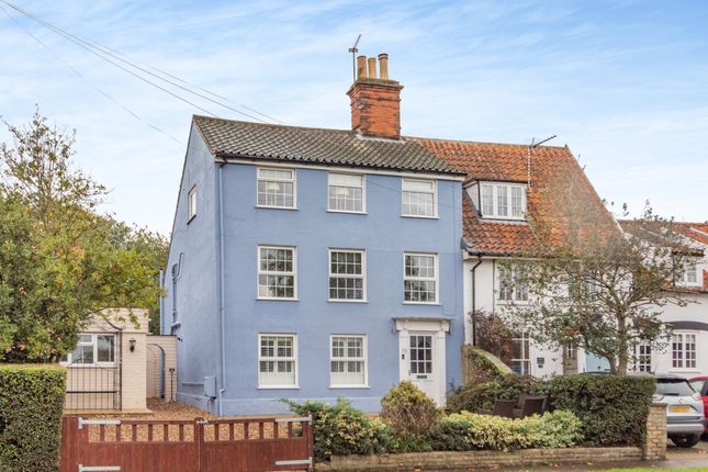 Town house for sale in High Street, Wrentham, Beccles