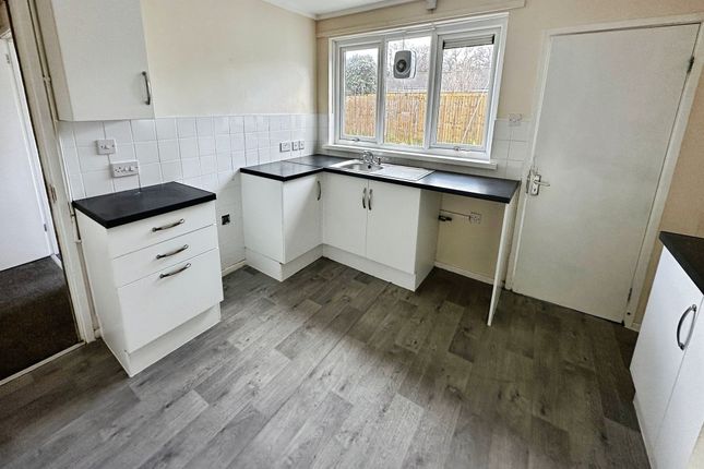 27 Maesglas, Bridgend photo 3