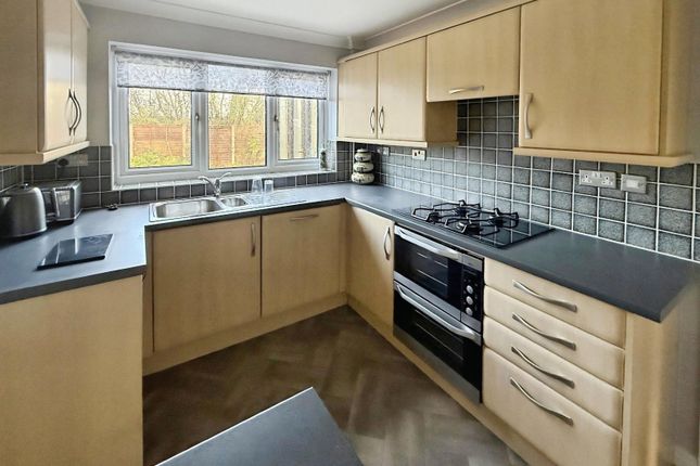 9, Coltsfoot Drive, Grimsby photo 4