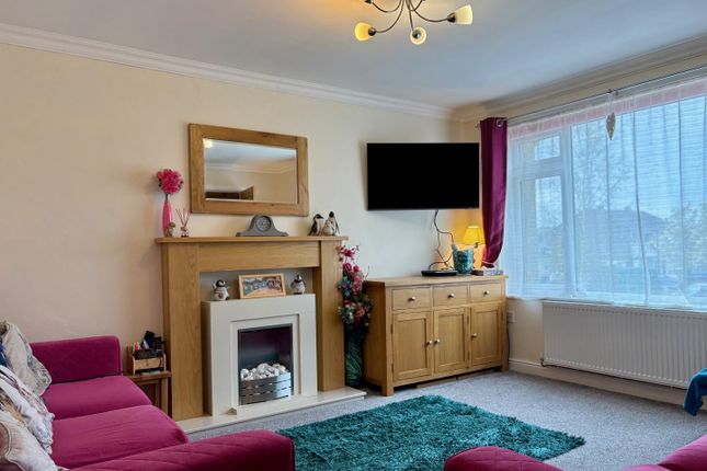 Living Room 2.Jpg