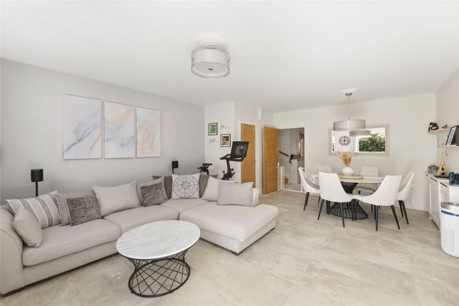 Consort Drive, Surrey photo 3