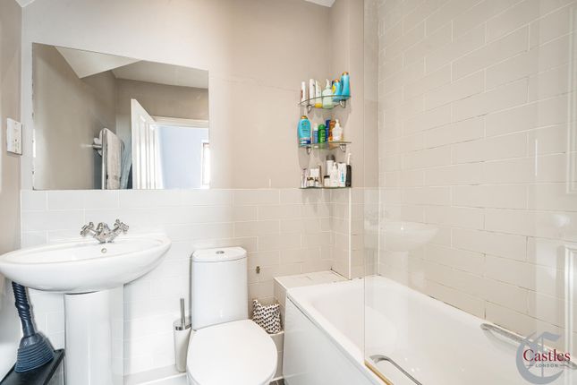 Flat 3, 28, Haslemere, London photo 4
