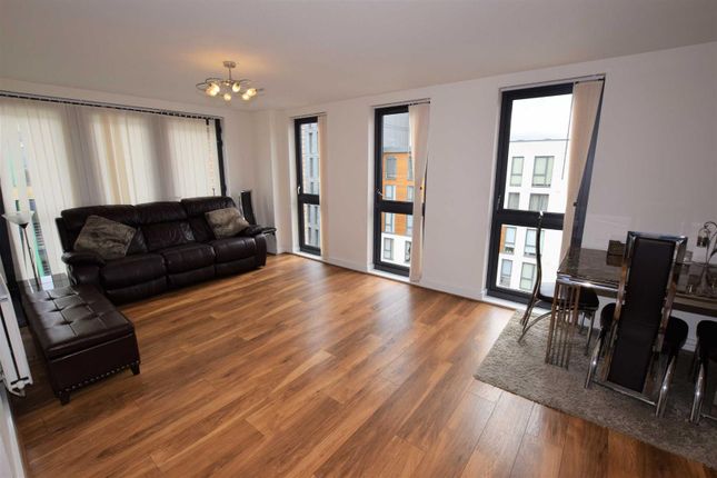 Flat to rent in Charcot Road, London