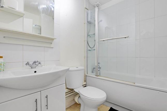 10-Aa43Jhhgll - 6 Kestrell House - 28-Small