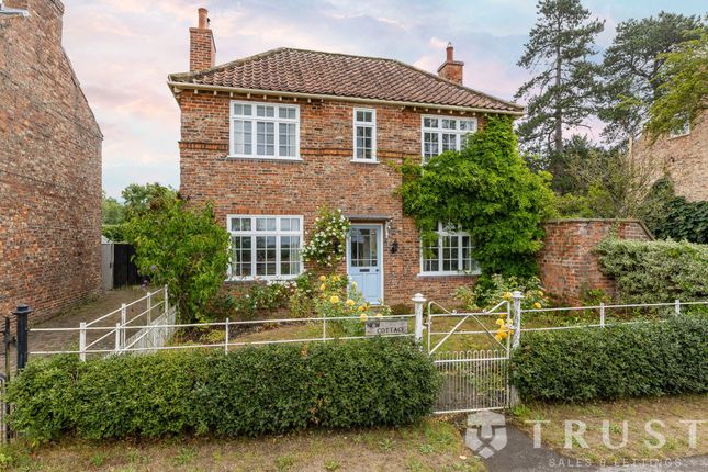 3-bed detached on New Cottage,, Flaxton, York, £360,000