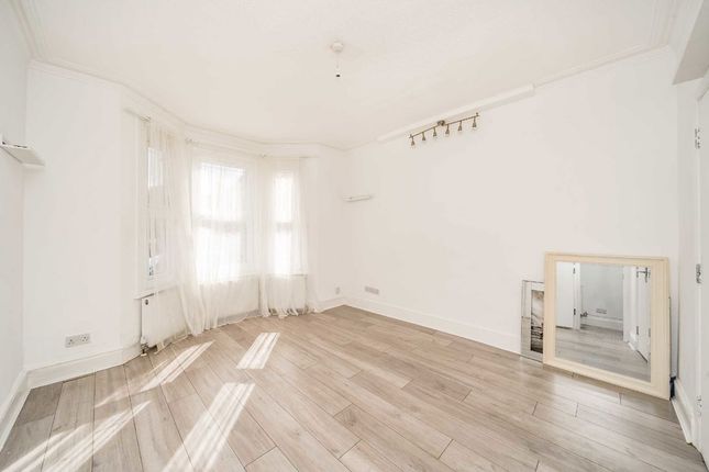 52, Glynfield Road, London photo 2