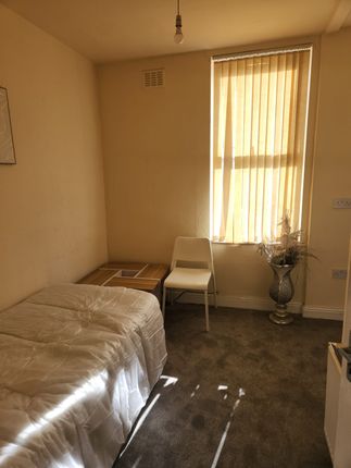 27 Nowell Mount Room 3, Leeds, Leeds photo 2