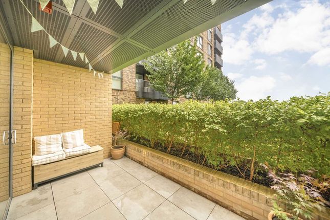 101 Orton House, 81, Plough Lane, London photo 4