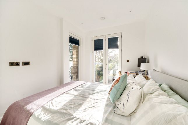 Flat for sale in Church Walk, London