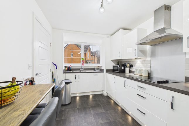 6, Minett Court, Leeds photo 4