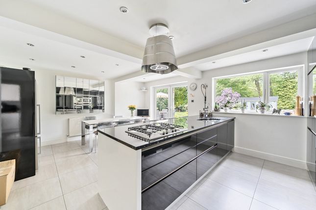 9, Gorselands Close, West Byfleet photo 4