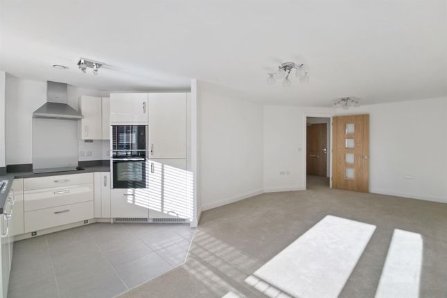 Flat for sale in Postboys Row, Between Streets, Cobham