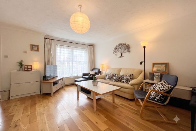 1 Tylers Mead, Luton, Bedfordshire photo 4