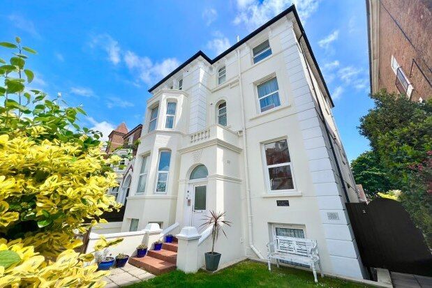 Thumbnail Flat to rent in 10 Lennox Road South, Southsea