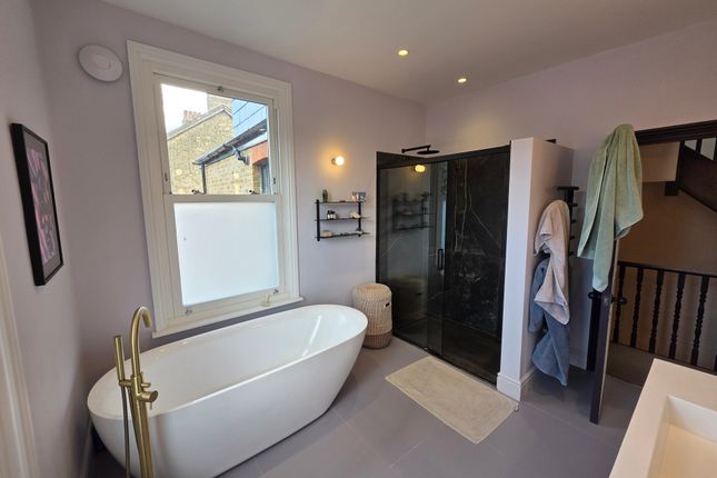 Lndn-Lei995 72,, Leigh Road, London photo 5