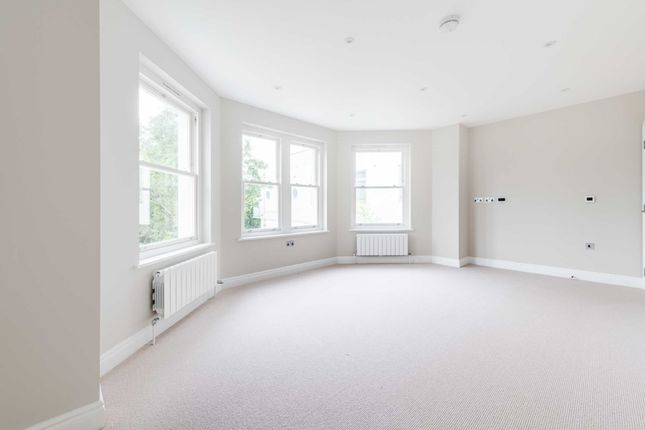 Detached house to rent in Barnet Road, Arkley, Hertfordshire